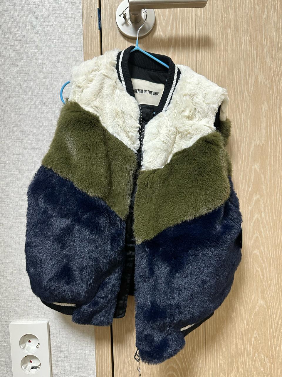 데님인더박스 퍼 조끼