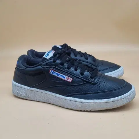 리복 클럽C 85 블랙 스니커즈245.