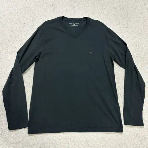 타미힐피거 긴팔티 브이넥 m