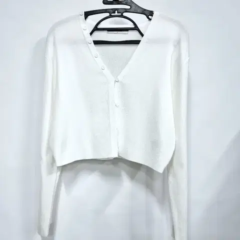 8세컨즈 화이트 브이넥 가디건 니트