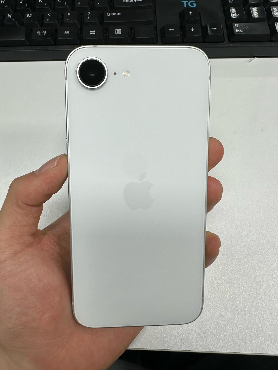 아이폰16E 256GB 실버 배터리100% SS급