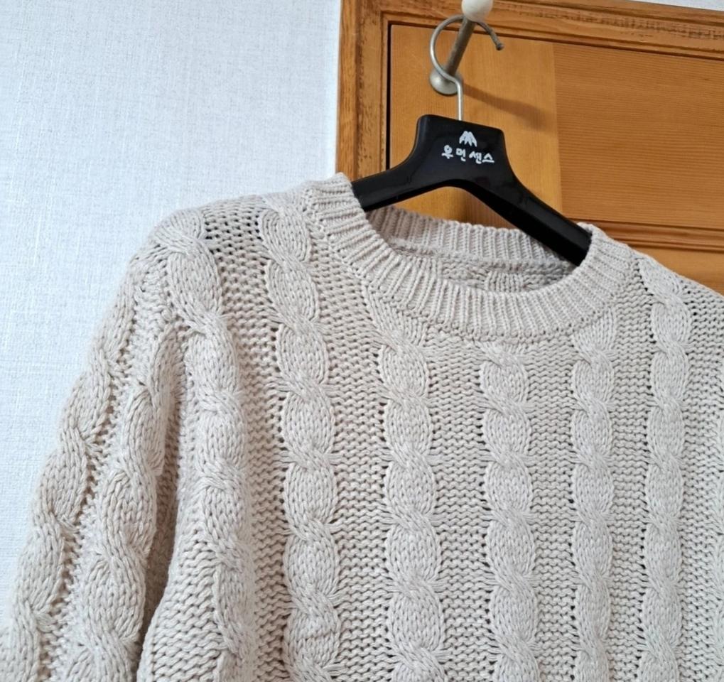 여성 꽈배기 니트 새상품 10000원!
