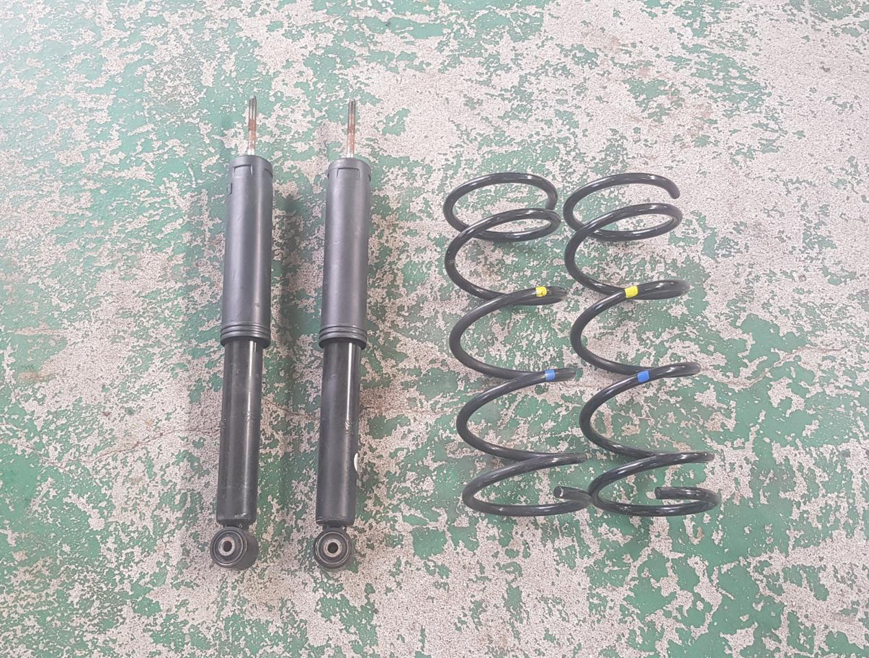 렉스턴스포츠 리어쇼바세트 4륜 순정 신차탈거 보관 팝니다