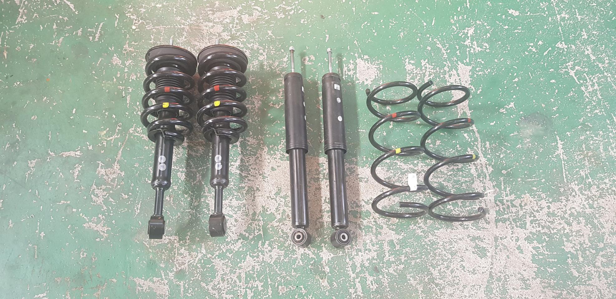 렉스턴스포츠 쇼바세트 4륜 순정 25년식 신차탈거 보관 팝니다