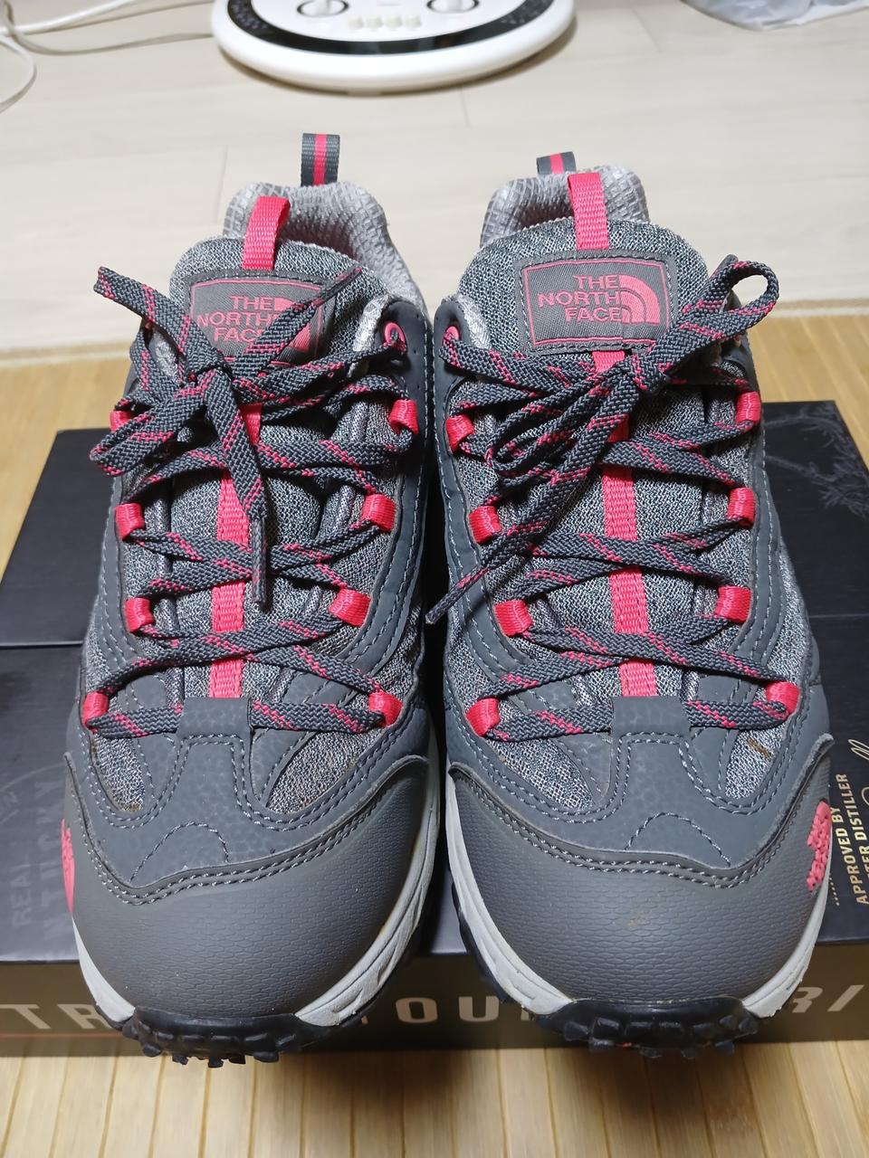 노스페이스 등산화 (240mm)