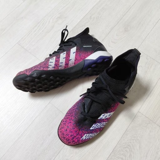 아디다스 프레데터 축구화