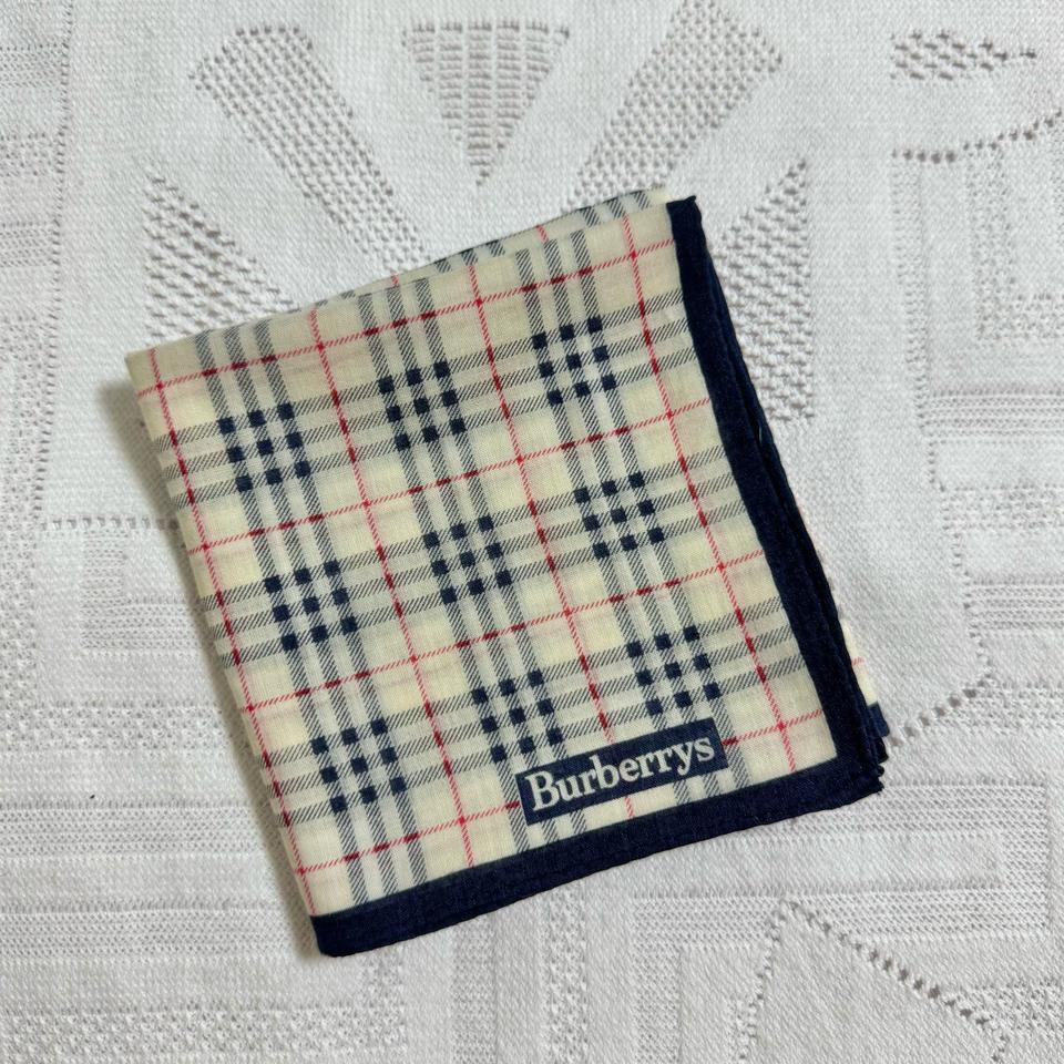 버버리 체크 네이비테두리 손수건
