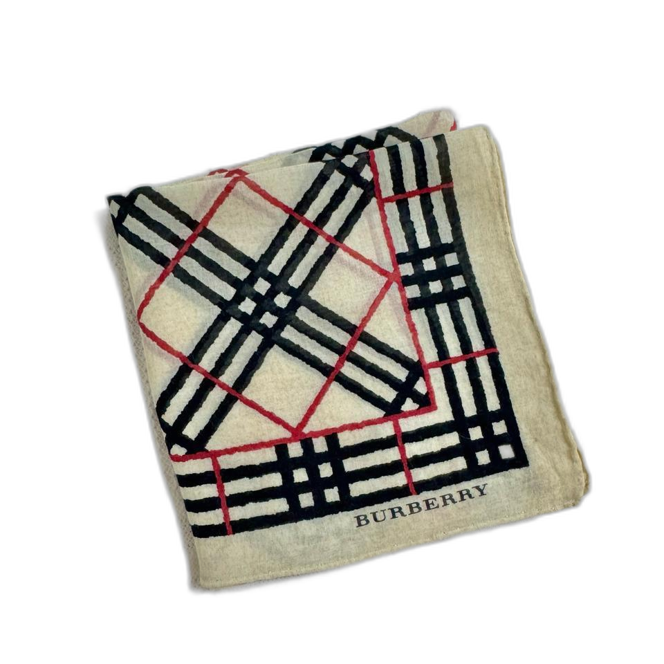 버버리 사선 체크 패턴 손수건 스카프