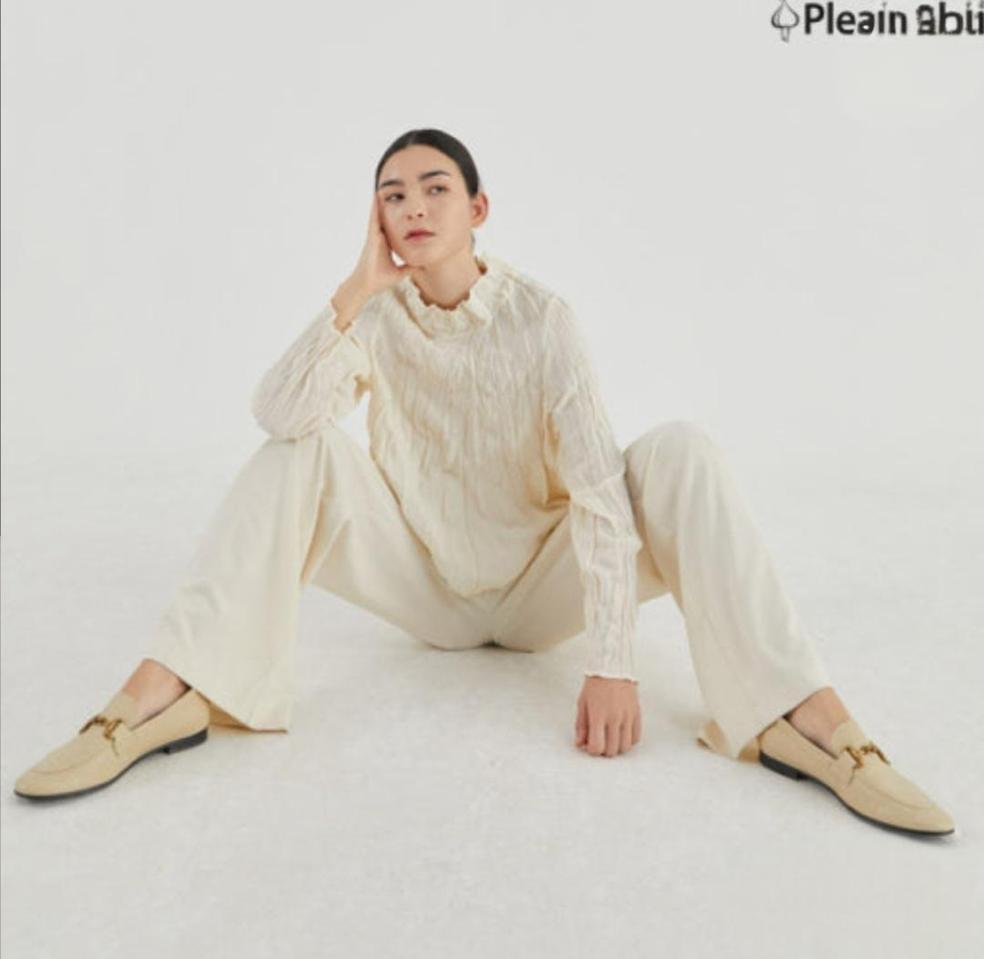 플리츠미 핸드메이드 크리즈 미들넥 블라우스 77 24FW