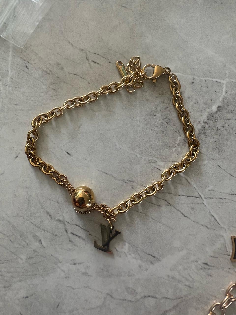 루이 써지컬 팔지