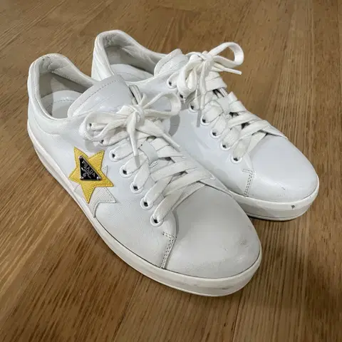 프라다 스니커즈 235