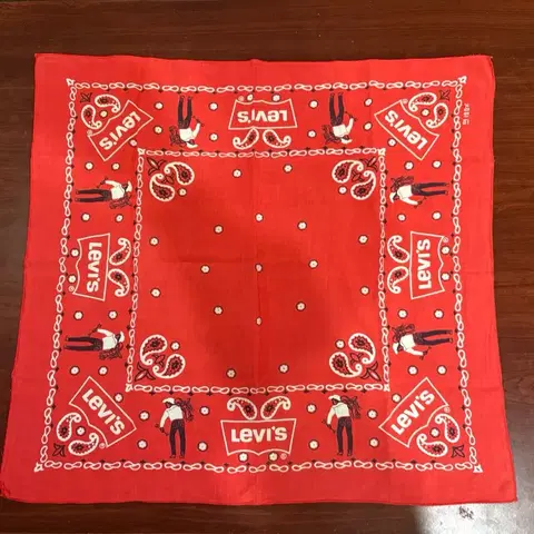 리바이스 레드 반다나 손수건