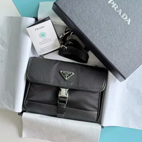 프라다 리나일론 및 사피아노 가죽 스마트폰 케이스 백