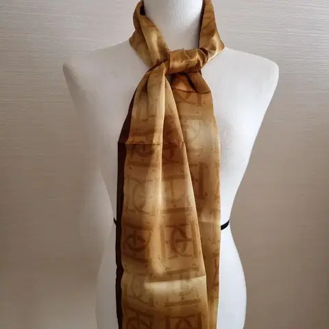 (새것) 샤트렌 스카프 정가 39,000원