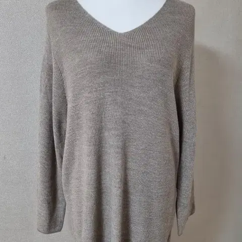 얇은 루즈핏 브이넥 니트