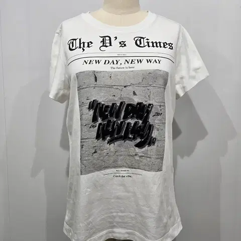 도로시 슈마허 화이트 New Day 프린팅 반팔 티셔츠