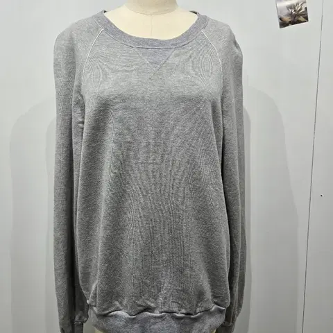 프라다 회색 라운드넥 맨투맨 티셔츠