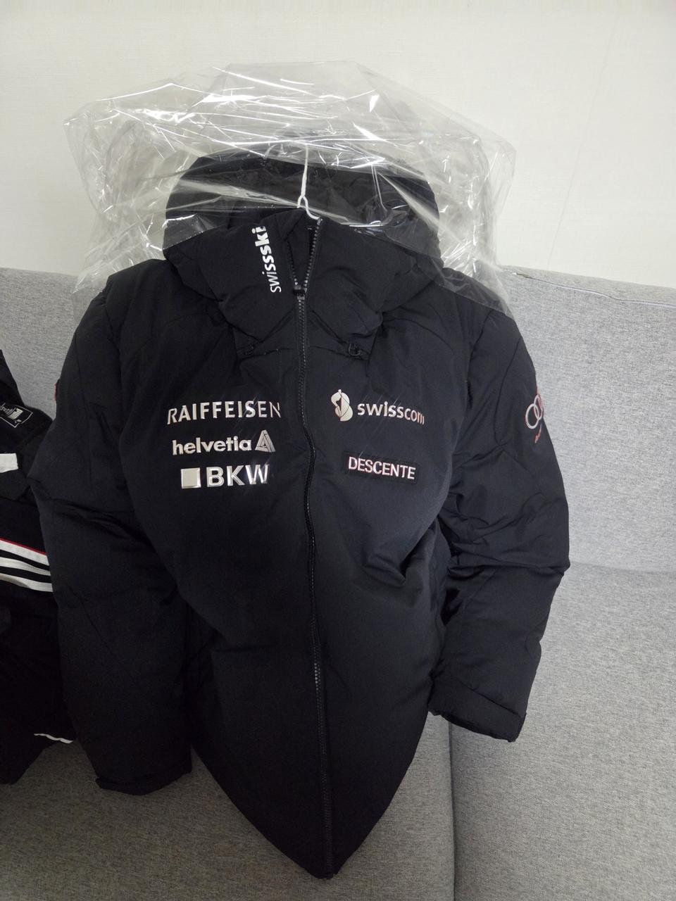 데상트 패딩 100