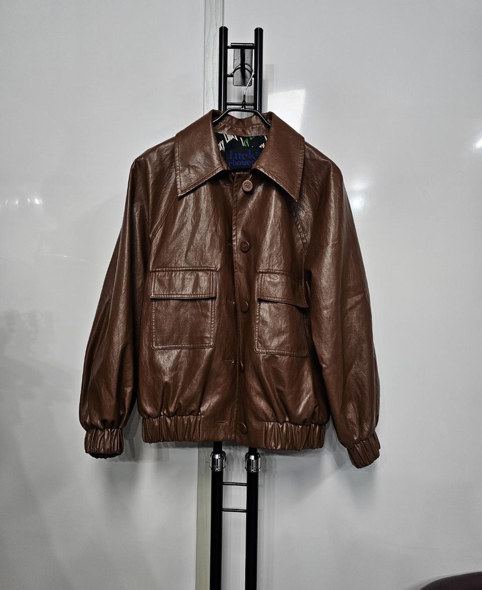 럭키슈에뜨합성가죽점퍼자켓 36 2024년새상그대루