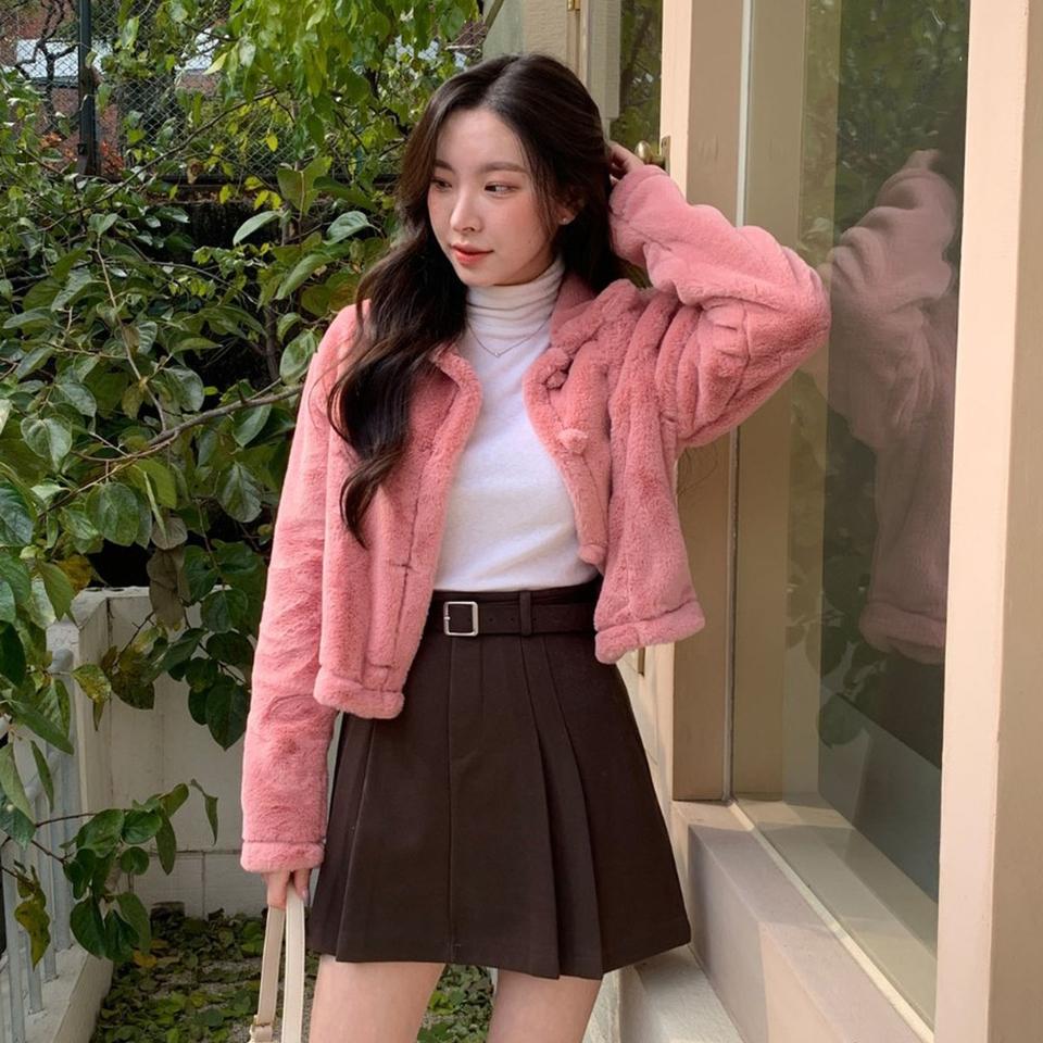 러블리 버튼 크롭 퍼 카라 자켓