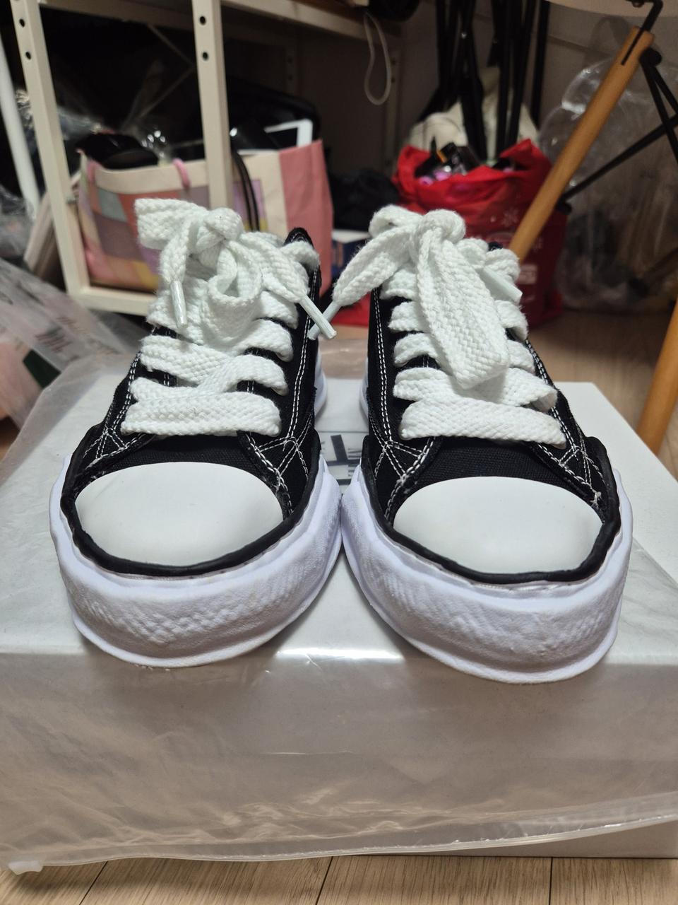 미하라야스히로 스니커즈 40.  250사이즈