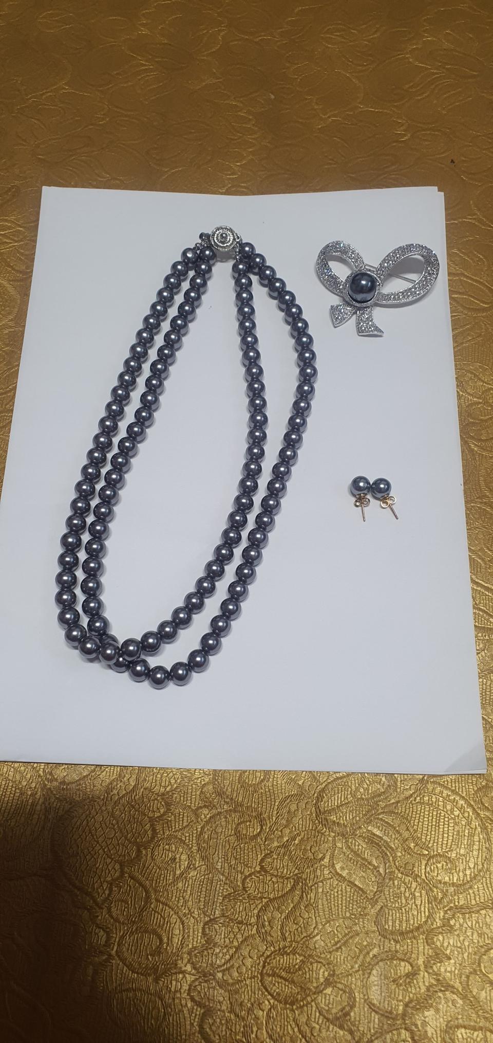 진주 목걸이, 브로치, 귀걸이 세트