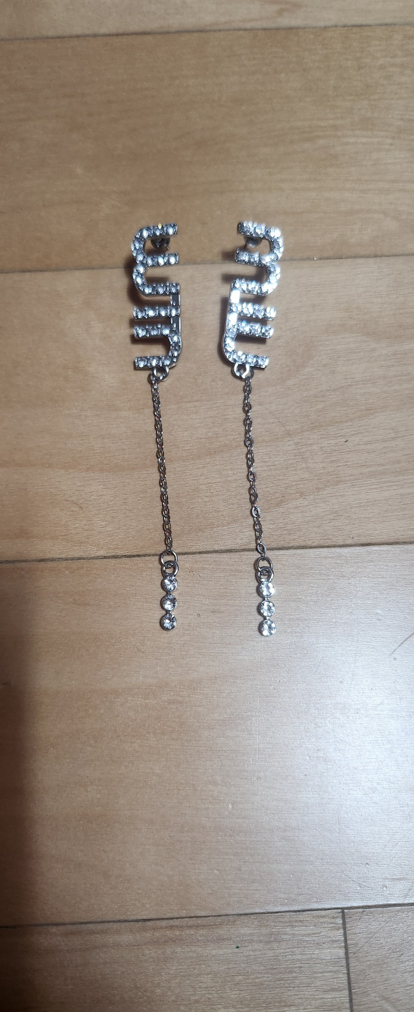 미우미우 드롭귀걸이 은침 새제품