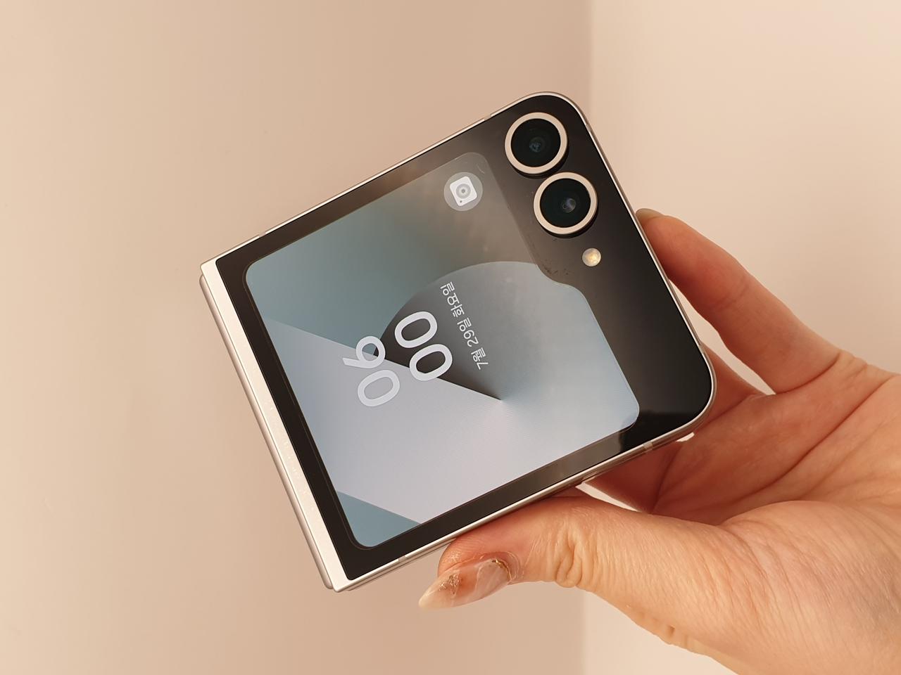 갤럭시 Z플립6 5G 실버쉐도우 256기가 A급 판매합니다