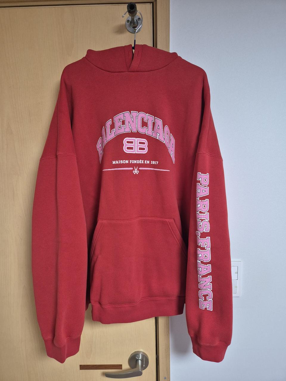 정품)발렌시아가 후드티셔츠 105~110판매