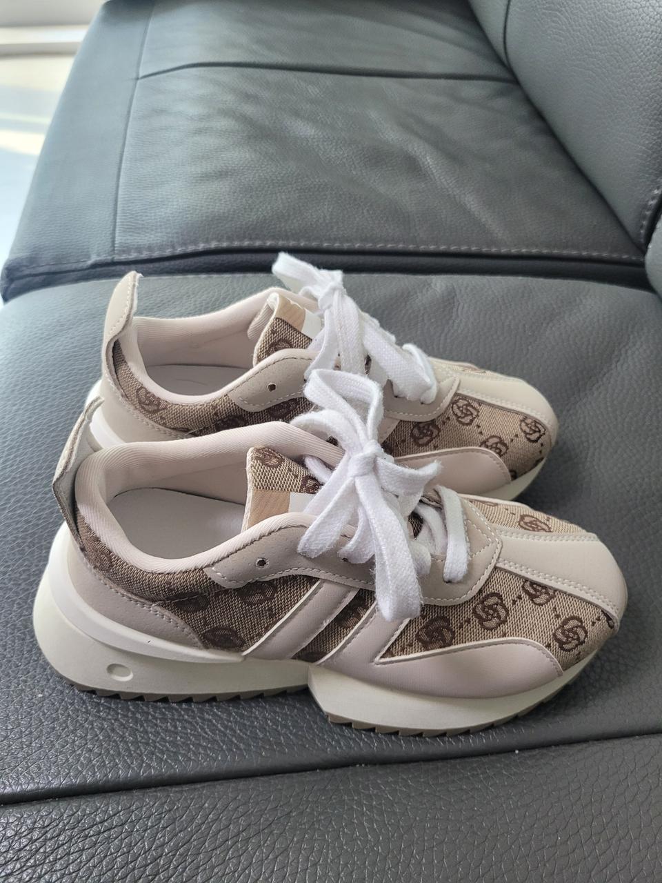 여성 운동화 230