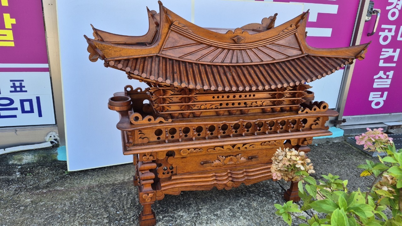 목공예 기와집 조각상