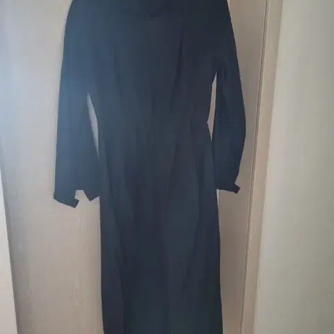 검정색 롱 슬리브 원피스