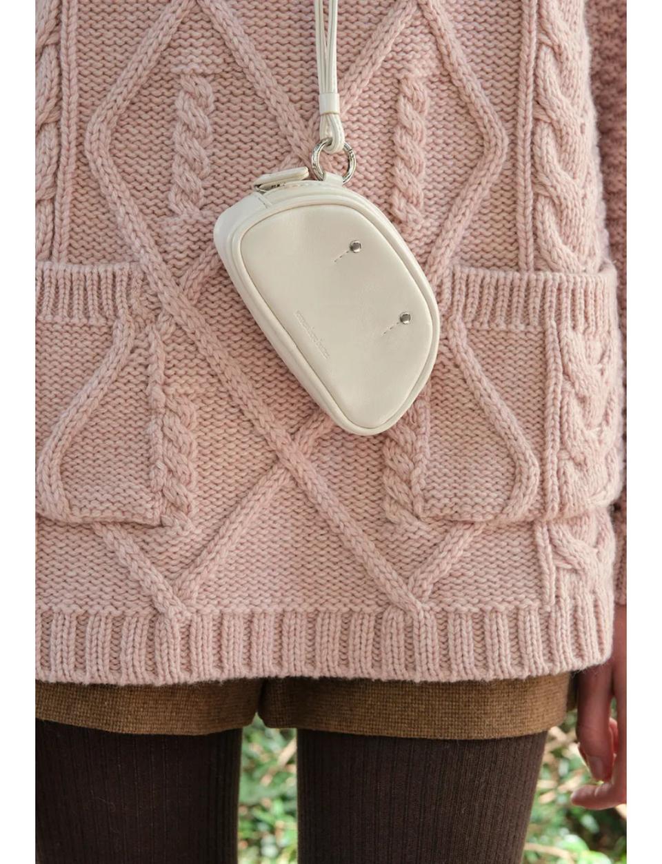 새상품:)썸웨어버터 Tiny Baguette Bag-크림