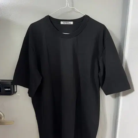 호웰 오버핏 100-105 사이즈 블랙 라운드넥 (거의새것!)