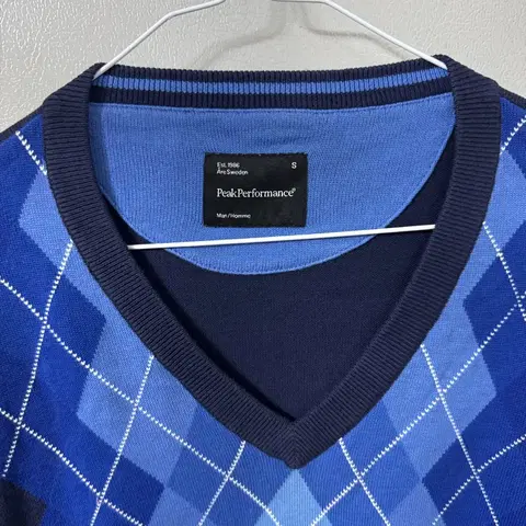 피크 퍼포먼스 95-100 아가일 니트