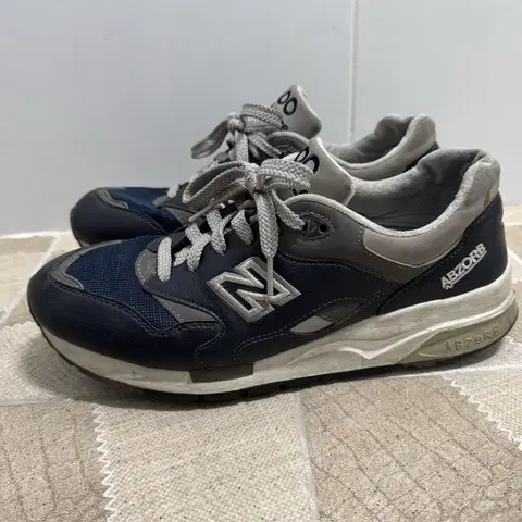 뉴발란스 CM1600 레거시 네이비 275 사이즈