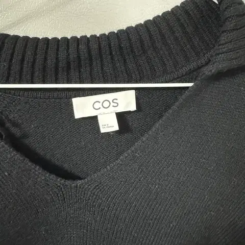 코스 COS 오버핏 브이넥 풀오버 105 오버핏 카라 니트