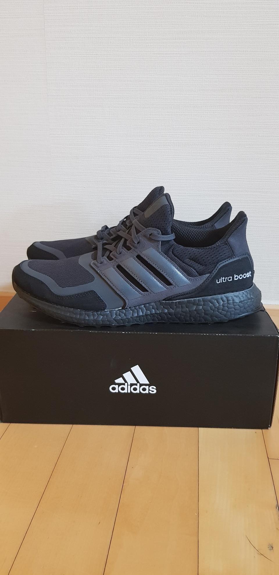 아디다스 울트라부스트 스웨이드블랙 새상품