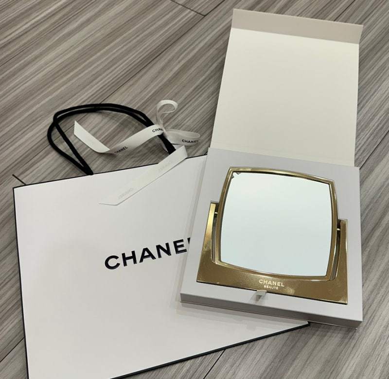 샤넬 뷰티 스탠드 골드거울