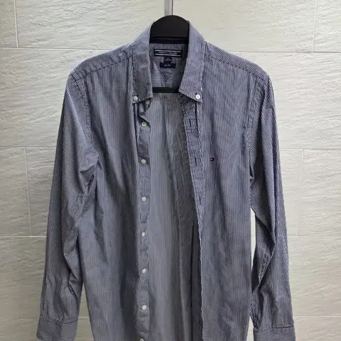 Tommy Hilfiger Slim Fit 스트라이프 셔츠(M)