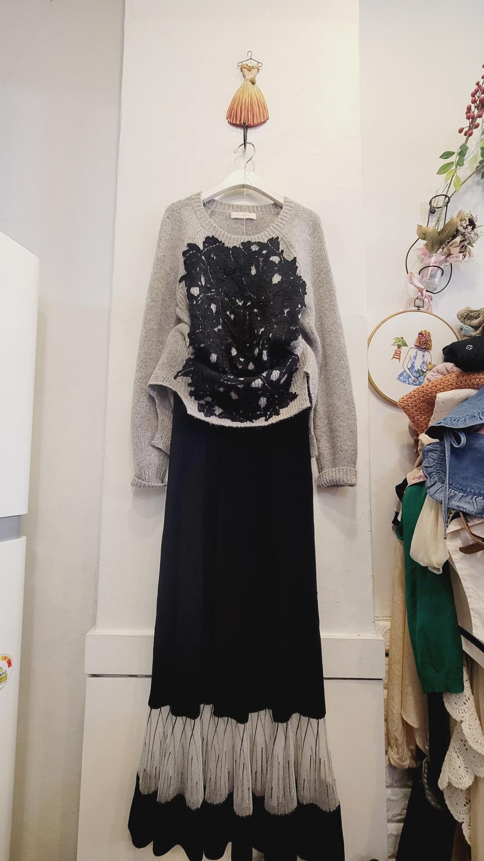 미샤 자수패치니트 .알렉시스앤 니트골지스커트