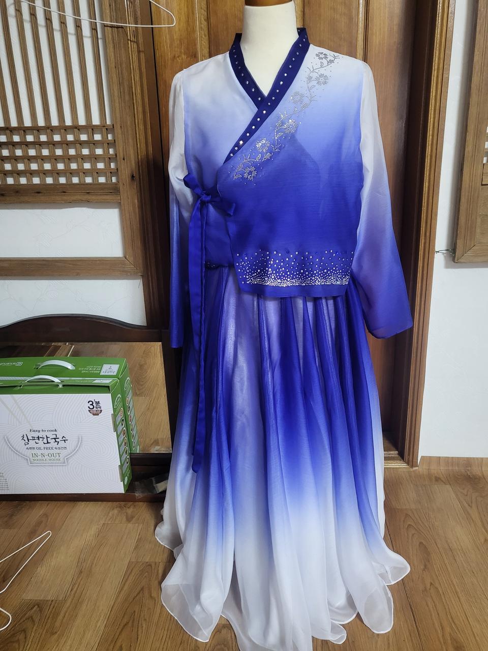 공연복. 연주복 66. 77. 새것