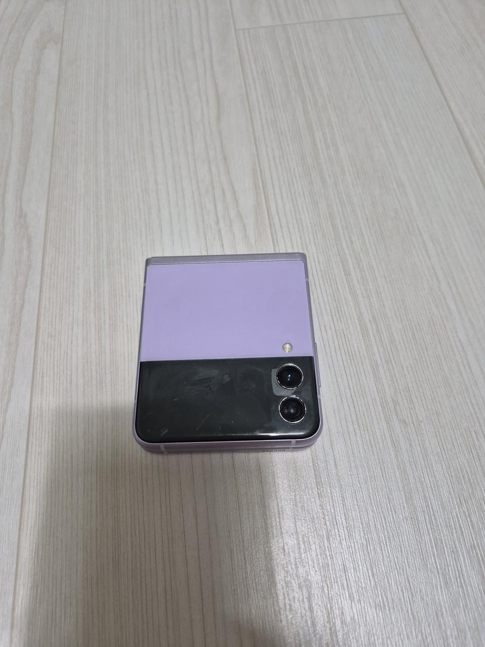 갤럭시 Z 플립3 라벤더 256GB 팝니다.