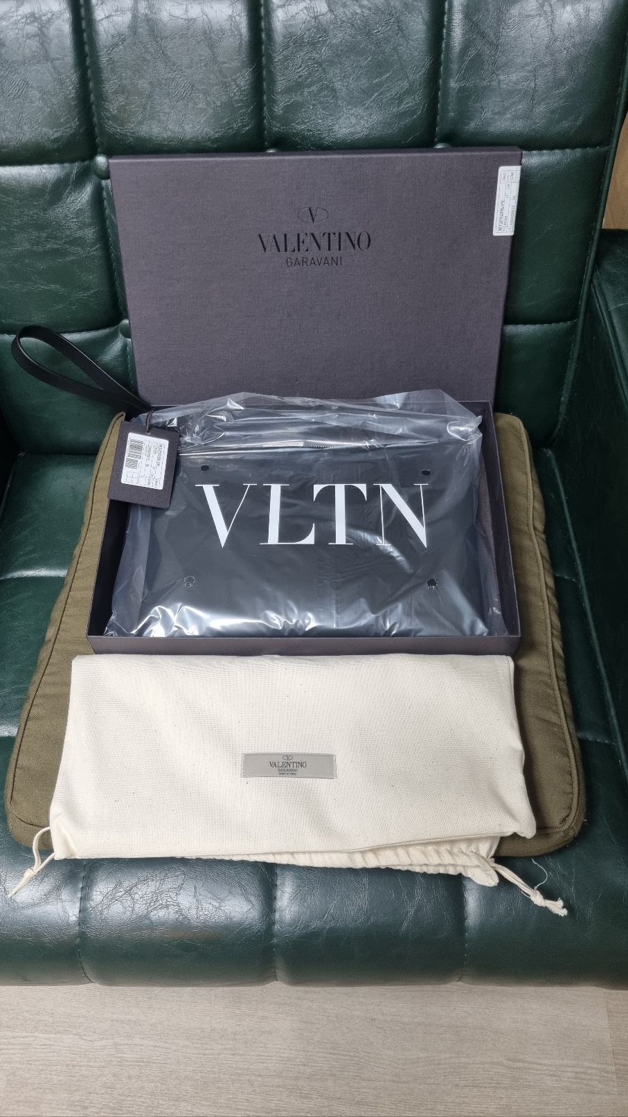 발렌티노 VLTN래더스트랩 클러치백