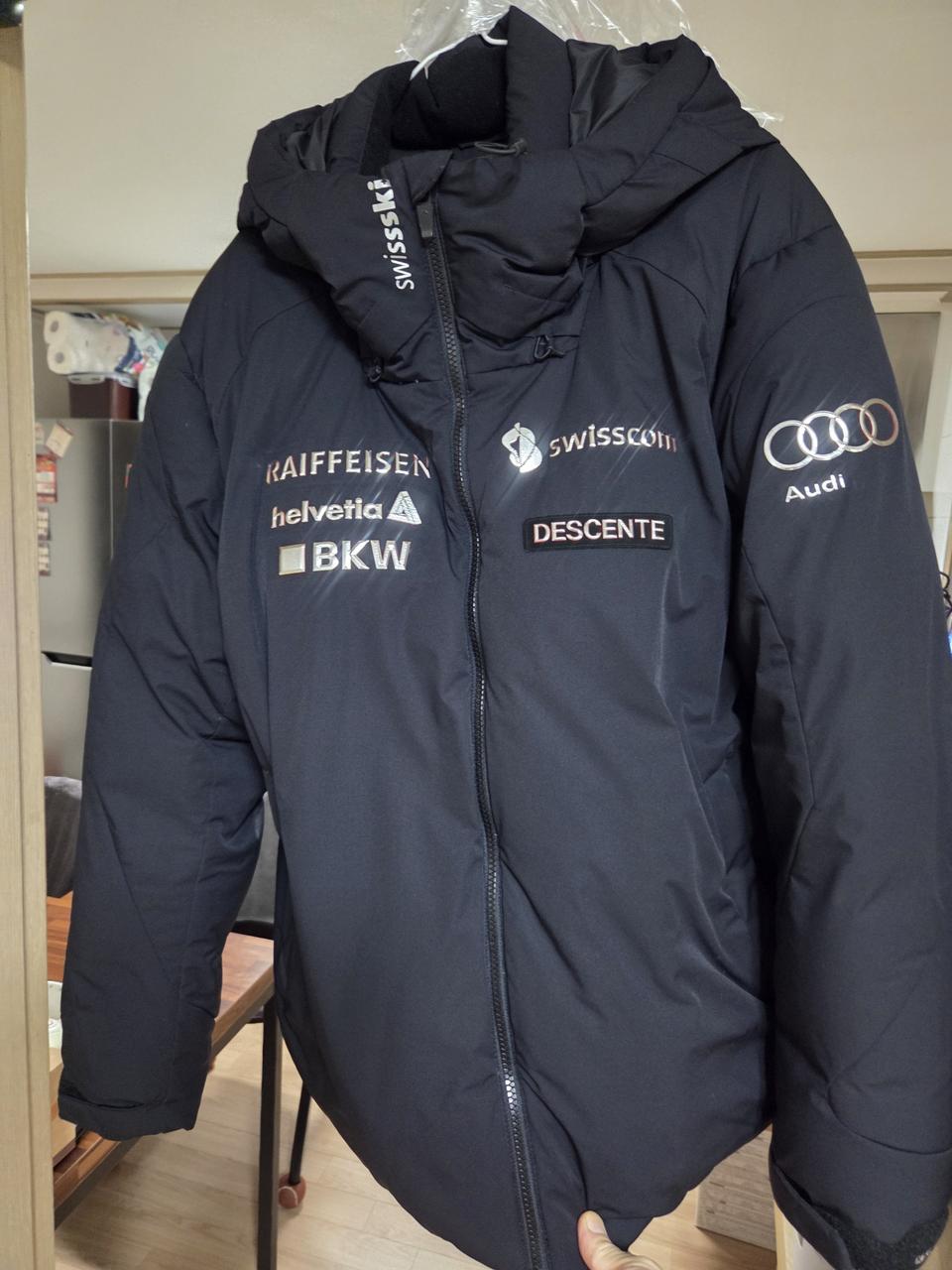 데상트 패딩 100