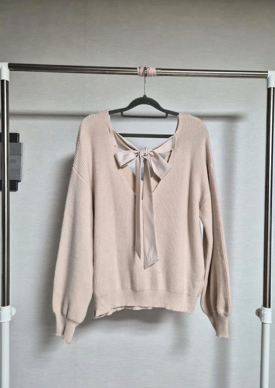 프리) 새옷 뒷리본 니트 백 트임 스웨터