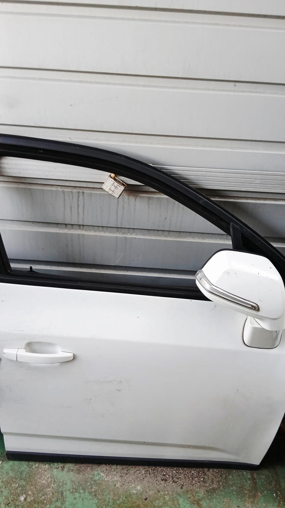 올란도 흰색 GAZ 5도어 한개당가격 자동차중고부품 부품잇슈