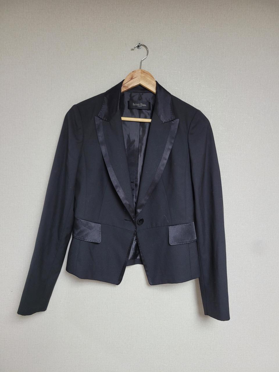 이즈잇바바 뉴욕 여성 블랙 자켓.