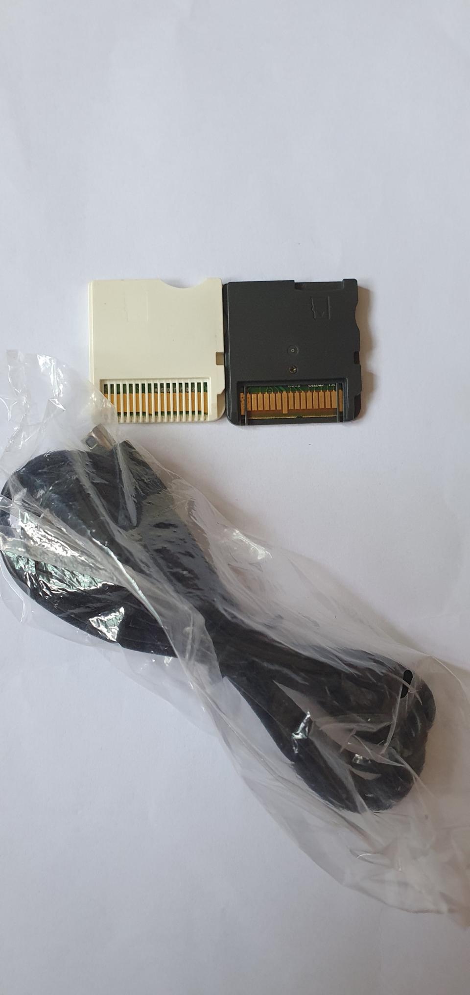 닌텐도  TT칩.R4칩 2개및,DSI.DSL 케이블(미사용.새상품)일괄