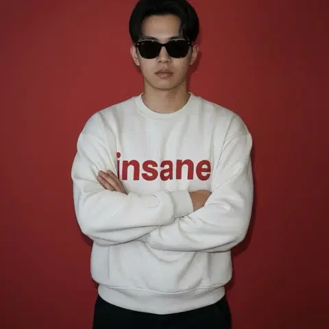 [새상품] insane 맨투맨 오트밀 레터링 헤비맨투맨 롱슬리브 라운드